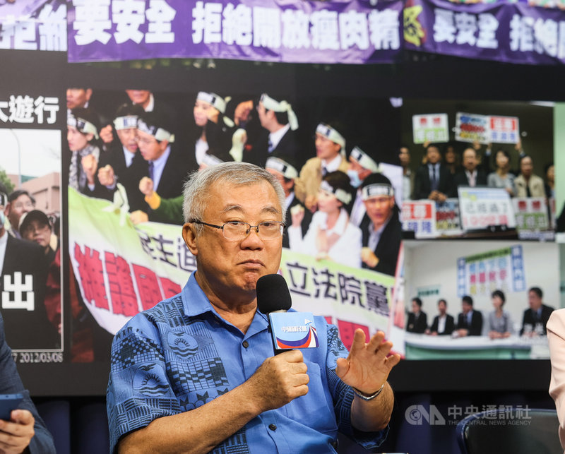 國民黨30日舉行「雙標民進黨、獨裁蔡英文,政治良知蕩然無存」記者會,前農委會主委陳保基(圖)出席與會,說明當年政府政策。中央社記者謝佳璋攝 109年8月30日
