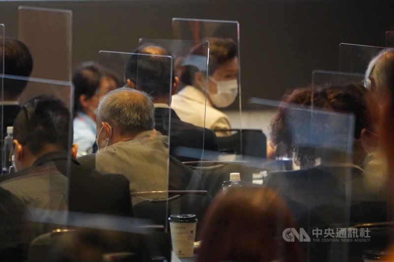 經濟部31日主辦台灣捷克經貿暨投資論壇,會場內以隔板防疫。中央社記者徐肇昌攝 109年8月31日