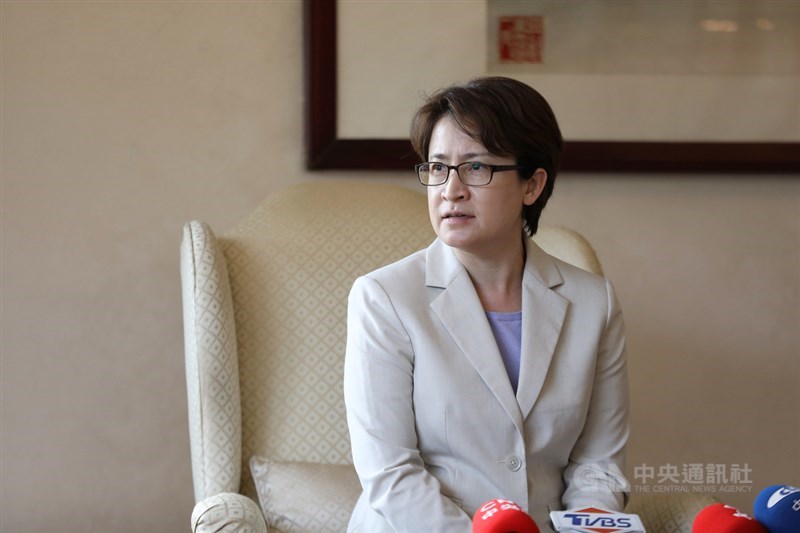 駐美代表蕭美琴1日與媒體茶敘表示,處理與美國貿易最棘手的問題,能向國際宣示台灣有能力面對與國際接軌的挑戰,未來和各國洽談進一步經貿合作時,各國對台灣整體國家信任度與接軌國際能力會更有信心。中央社記者徐薇婷華盛頓攝 109年9月2日
