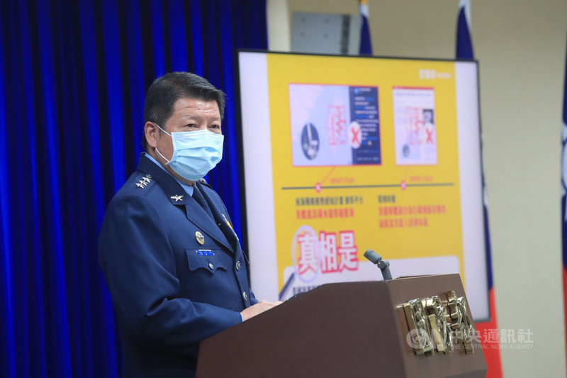 針對中共媒體發布假訊息,國防部2日下午臨時召開記者會,國防部軍政副部長張哲平(圖)駁斥假訊息。中央社記者吳家昇攝 109年9月2日