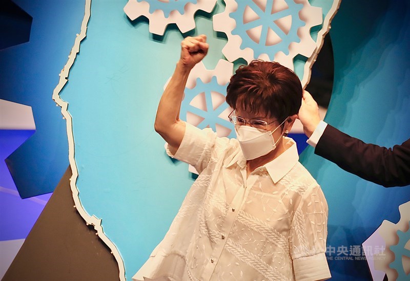 國民黨6日在國父紀念館召開第20屆第4次全國代表大會,前國民黨主席洪秀柱(圖)出席並上台一同呼口號。中央社實習記者曾守一攝 109年9月6日