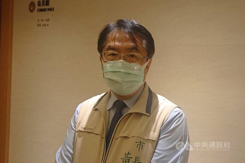 在台南市出生的知名本土創作樂團打狗亂歌團主唱嚴詠能5日晚間過世,台南市長黃偉哲(圖)6日表示,市府將繼續嚴詠能的遺志,深化台灣文化。中央社記者楊思瑞攝 109年9月6日