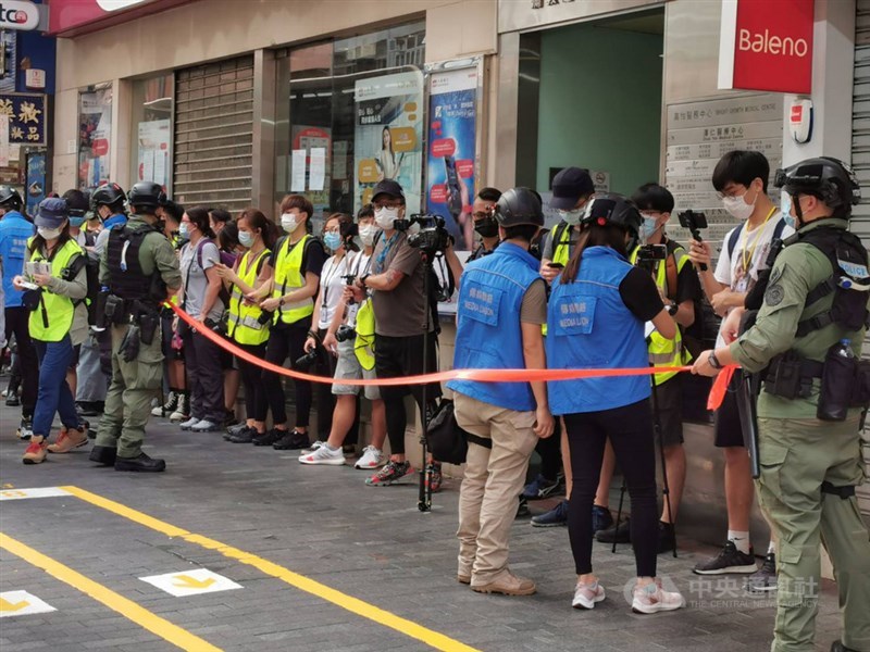 有港人發起6日在九龍佐敦一帶集會遊行,並提出反對港區國安法等訴求。一些記者在採訪過程中一度被警方扣留調查,暫時不准採訪。中央社記者張謙香港攝 109年9月6日