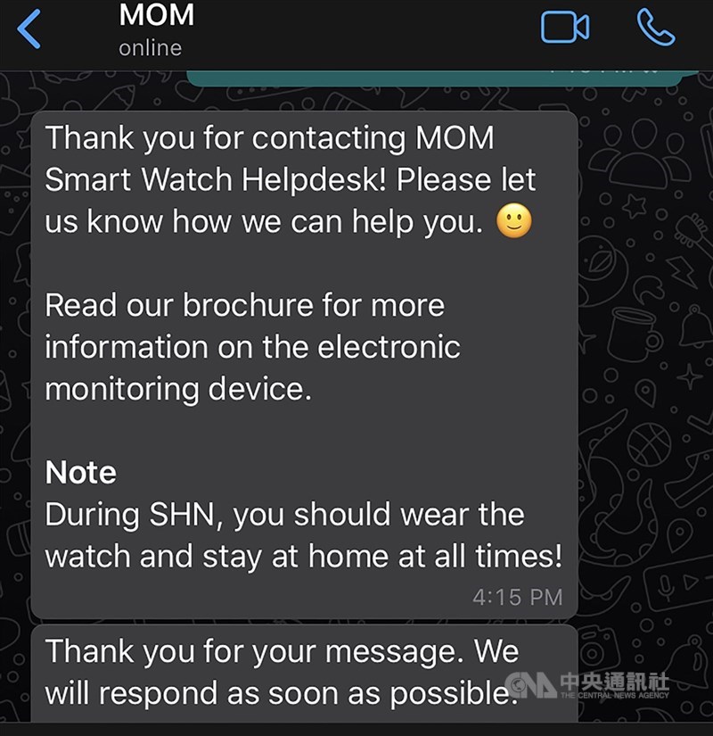新加坡以科技防疫聞名,入境者在抵達隔離地點後可利用訊息服務WhatsApp啟動追蹤用的「電子錶」。中央社記者侯姿瑩新加坡攝 109年9月7日