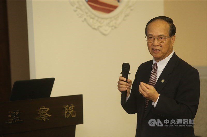 石木欽案爆出多名司法官與富商翁茂鍾不當接觸,法務部18日公布調查報告,其中,曾任監委的前檢察長方萬富(圖)、檢察官曲鴻煜、前調查官秦台生與翁茂鍾案件有關,將移由檢察機關偵辦。(中央社檔案照片)