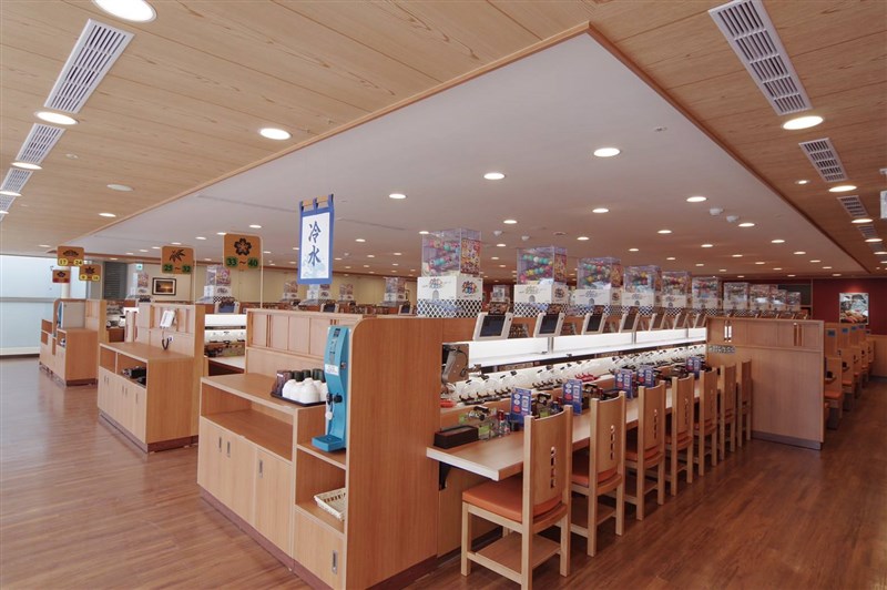 目前藏壽司在全台灣店舖數已達到27間,是在台最多店舖數的日系迴轉壽司品牌。西川健太郎表示,在台灣目標為50店以上。(圖取自facebook.com/kurasushi.guanqian)