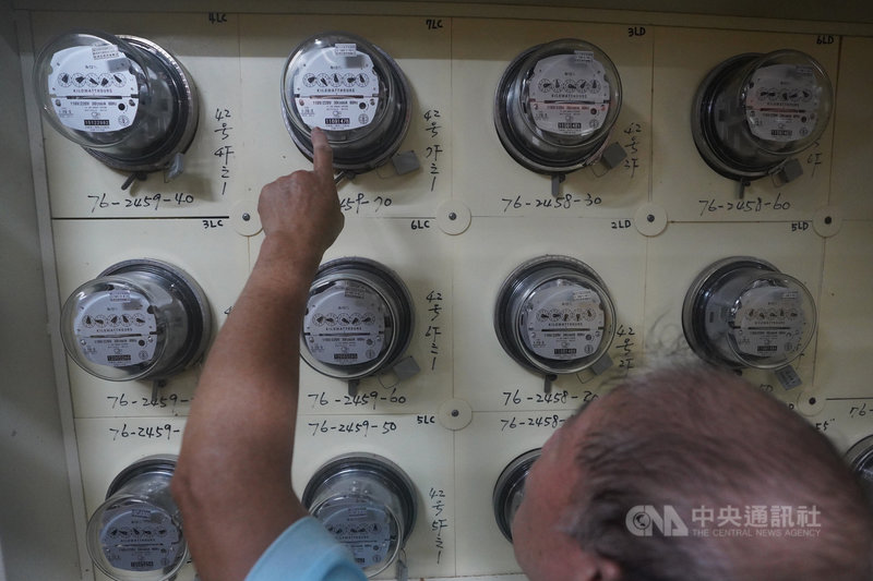 經濟部26日宣布,今年4月到9月電價維持每度2.6253元,為連續6次凍漲,創史上最久。(中央社檔案照片)