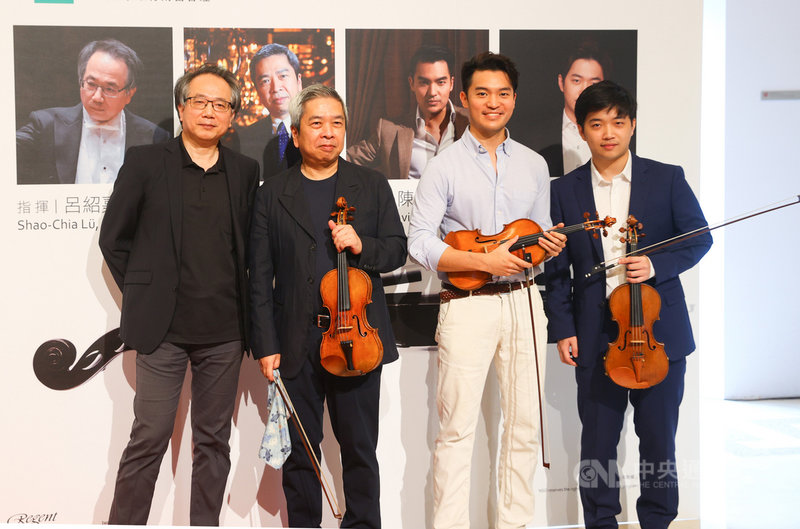 NSO國家交響樂團2020/21樂季開季宣告記者會15日在台北國家音樂廳舉行,NSO藝術顧問呂紹嘉(左起)與小提琴家胡乃元、陳銳、魏靖儀出席。中央社記者謝佳璋攝 109年9月15日