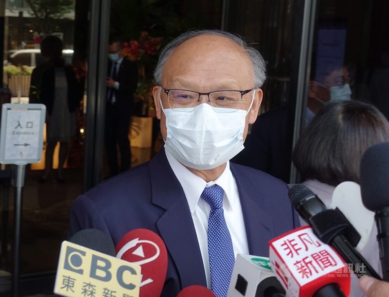 行政院政務委員鄧振中18日出席台美經濟會晤,面對媒體詢問,表示外交部會有說明。中央社記者梁珮綺攝 109年9月18日