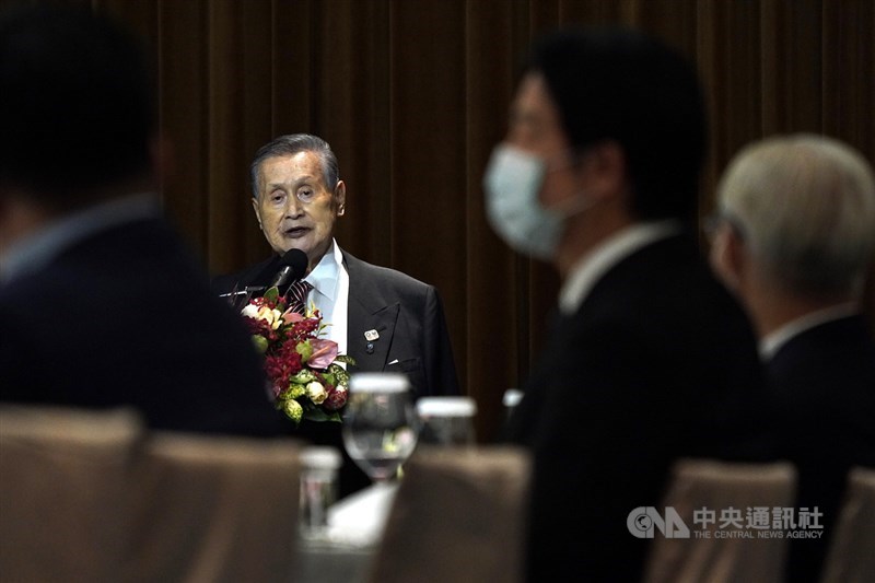 副總統賴清德(前)18日晚間在台北設宴,歡迎前日本首相森喜朗(後)率領的「李前總統登輝先生追思告別禮拜日本弔唁團」,森喜朗致詞感謝前總統李登輝對台日友好的貢獻。中央社記者徐肇昌攝 109年9月18日