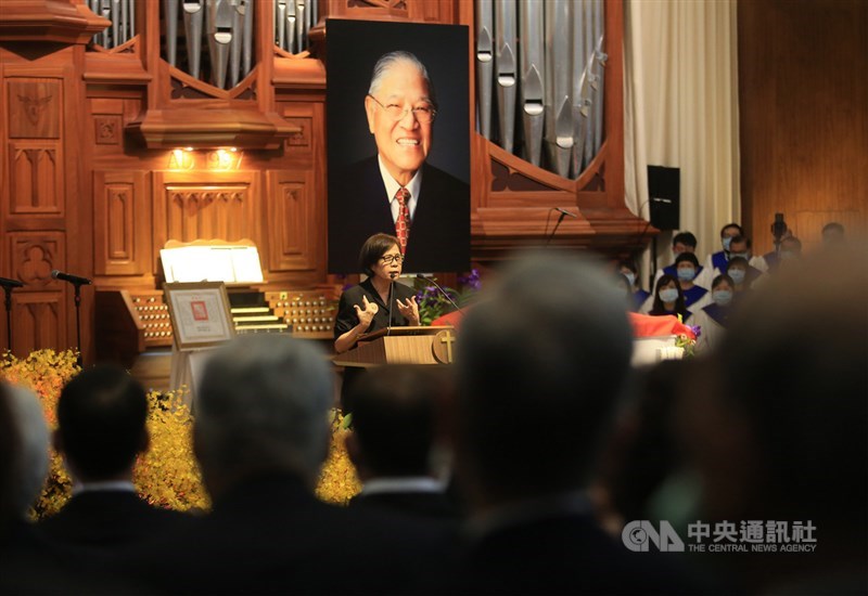 前總統李登輝追思告別禮拜19日在淡水真理大學大禮拜堂舉行,由李登輝兒媳婦張月雲代表家屬致詞。中央社記者張新偉攝 109年9月19日