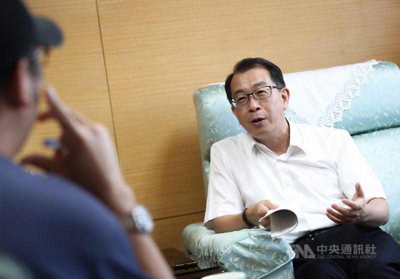 台灣將於110年1月1日開放含有瘦肉精的美國豬,不過瘦肉精是世界反禁藥組織(WADA)明文規定的違禁物質,為降低選手誤食風險,體育署長張少熙透露未來國家運動訓練中心將避免使用美國豬,也會採取「日日查、週週驗、月月檢」的高標準,讓選手們可以練得放心、吃得安心。中央社記者張新偉攝 109年9月22日