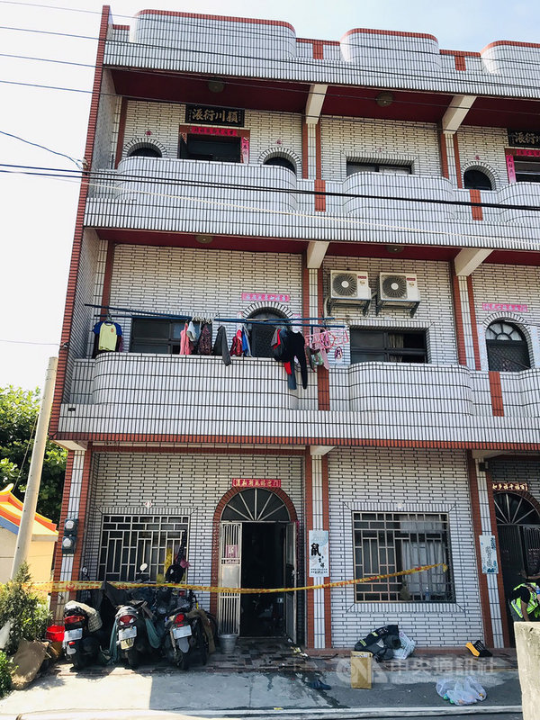 彰化縣二林鎮一棟民宅(圖)22日起火,屋內2名女童送醫不治,其中一名死者為12歲女國中生,因視障全盲申請在家教育,不料因房間起火與2歲妹妹同時喪生。(翻攝畫面)中央社記者蕭博陽彰化傳真 109年9月22日