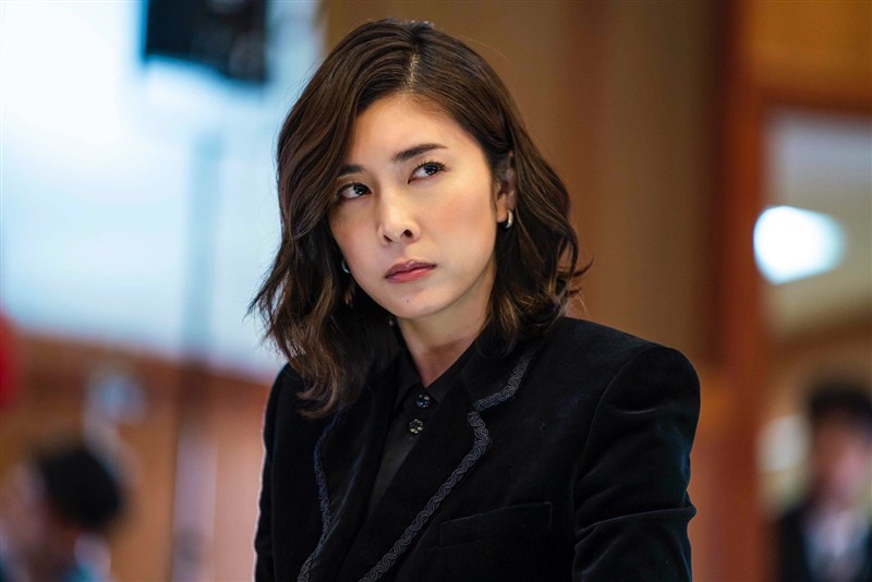 日本女星竹內結子傳自殺身亡,享年40歲。圖為日劇「醜聞專門律師QUEEN」劇照。(圖取自twitter.com/queen_scandal)