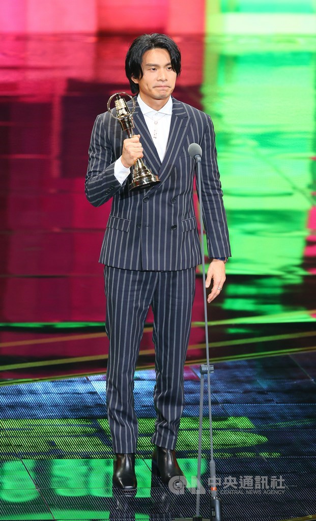 第55屆電視金鐘獎頒獎典禮26日晚間舉行，戲劇節目最佳男主角獎由姚淳耀以「鏡子森林」奪得。中央社記者謝佳璋攝　109年9月26日