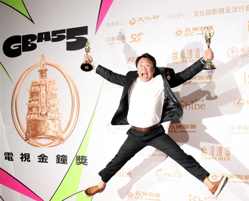 第55屆電視金鐘獎頒獎典禮26日晚間在台北國父紀念館舉行,演員游安順一舉拿下迷你劇集/電視電影男配角獎與男主角獎。中央社記者張新偉攝 109年9月26日