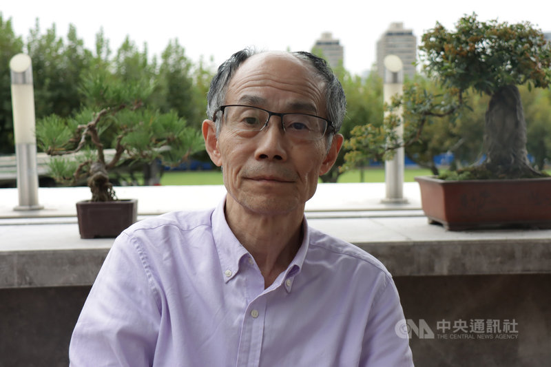 陳子善是知名的張愛玲研究者,2019年從教職退休,目前是華東師範大學中文系研究員,他說,張愛玲百年在大陸的紀念活動以民間自發為主,比起她過世時已經熱絡很多。中央社記者張淑伶上海攝 109年9月29日