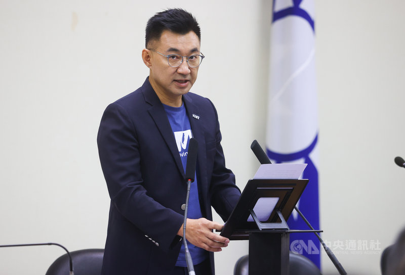 國民黨30日召開中常會,黨主席江啟臣發表談話指出,民進黨雖然讓步將開放含萊克多巴胺美豬進口的行政命令由備查改為審查,讓國會有實質監督空間,但可以預料民進黨仍將自恃國會多數強渡關山。中央社記者謝佳璋攝 109年9月30日