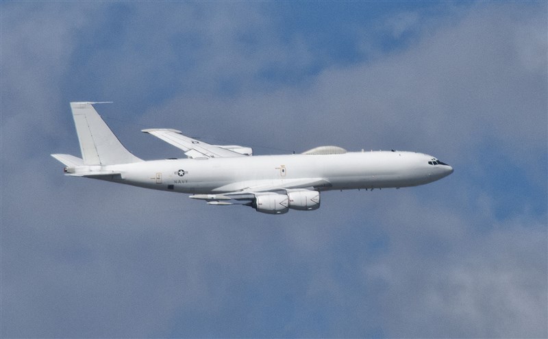 美國總統川普確定感染武漢肺炎後,傳出有「末日機」之稱的2架E-6B通信中繼機分別從美國東、西兩岸起飛。圖為E-6B同型機。(圖取自維基共享資源,版權屬公有領域)