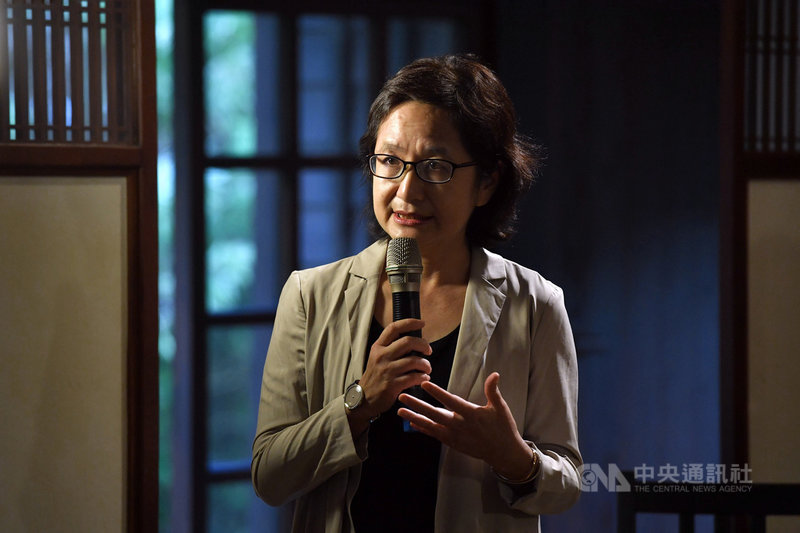 故前總統李登輝在任期間的文膽李靜宜(圖),6日在台北發表新書「漫長的告別–記登輝先生,以及其他」,她在書中追憶李登輝鮮為外人知的樣貌。中央社記者王飛華攝 109年10月6日