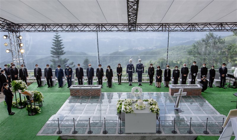 前總統李登輝奉安禮拜7日上午圓滿結束,儀式簡單肅穆、莊嚴隆重。李登輝就此長眠五指山。(總統府提供)中央社 109年10月7日