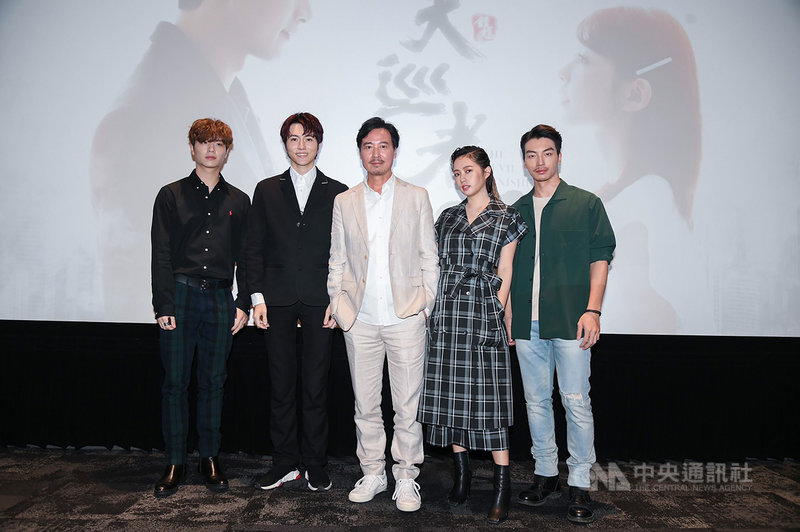 偶像劇「天巡者」講述鬼王鍾馗降妖除魔、化解塵念的故事,演員王碩瀚(左起)、陳璽安、尹昭德、簡廷芮、張洛偍8日出席特映會,分享拍戲過程。(三立電視提供)中央社記者葉冠吟傳真 109年10月8日