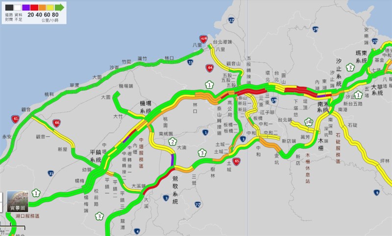 國道8日晚間起陸續湧現車潮,壅塞路段包括國1南向桃園-中壢轉接道、內湖-圓山、北向林口-高公局。(圖取自高速公路1968網頁1968.freeway.gov.tw)