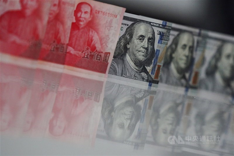 無畏國際局勢動盪，台灣出口持續暢旺，助攻4月外匯存款升至新台幣7兆8644億元，續寫歷史新高紀錄。（中央社檔案照片）