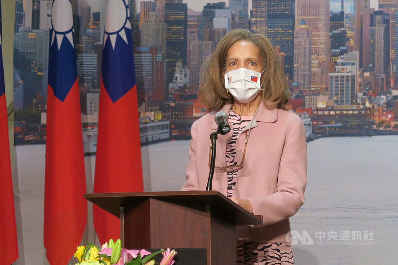 駐紐約辦事處當地時間8日舉辦國慶酒會,貝里斯駐聯合國常任代表楊恩說,台灣是主權國家,入聯將有助於修補聯合國形象。中央社記者尹俊傑紐約攝 109年10月9日