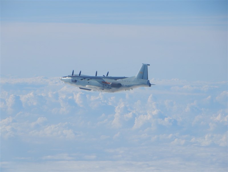 空軍司令部表示,共軍1架運8機、1架運9機9日侵犯台灣西南防空識別區,並接近東沙島。圖為運8機。(圖取自國防部網頁mnd.gov.tw)