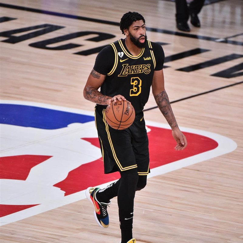 美國職籃NBA總冠軍賽第5戰,邁阿密熱火9日以111比108擊敗洛杉磯湖人扳回一城,比賽首節就受傷的湖人主將戴維斯仍堅稱11日第6戰不缺席。(圖取自instagram.com/antdavis23)
