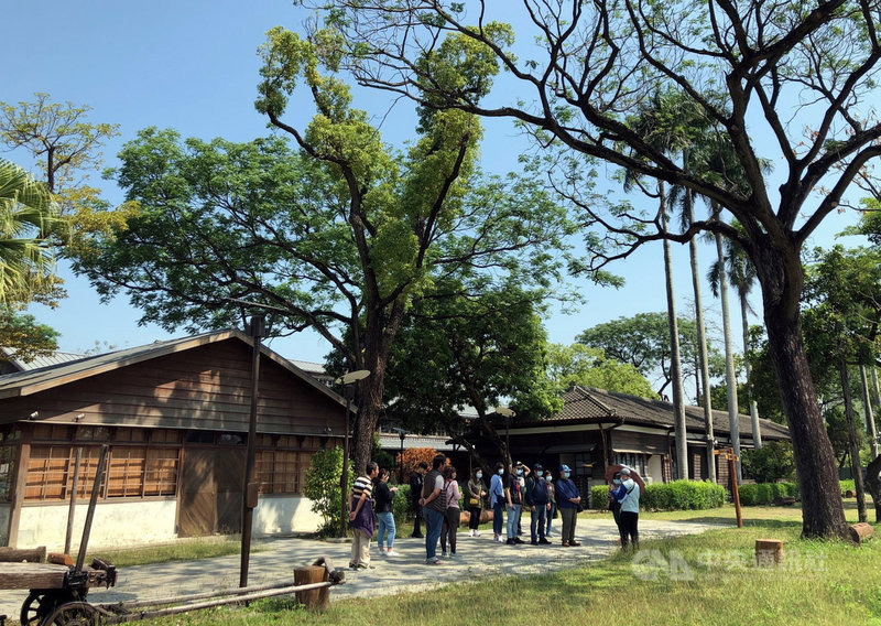 嘉義製材所於1914年完工啟用,當時匯集歐美最先進的設備,幾乎全自動化的製程,現今仍保存許多的歷史建築及遺構,整修後開放民眾參觀。中央社記者黃國芳攝 109年10月11日