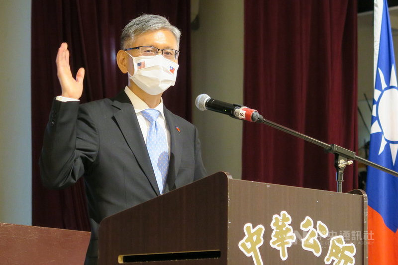 駐紐約辦事處長李光章美東時間10日參加中華公所國慶茶會,感謝紐約中華公所與各大僑團長年堅定支持中華民國。中央社記者尹俊傑紐約攝 109年10月11日