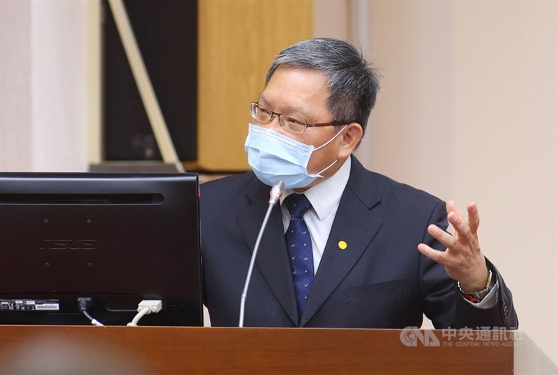 對立委質疑,政府無法有效課徵空地稅、囤房稅,房地持有成本低,恐更助長有錢人養地,財政部長蘇建榮(圖)12日認為,地方政府應更合理評價房地稅基,此外,應跨部會合作,強化選擇性信用管制。中央社記者謝佳璋攝 109年10月12日