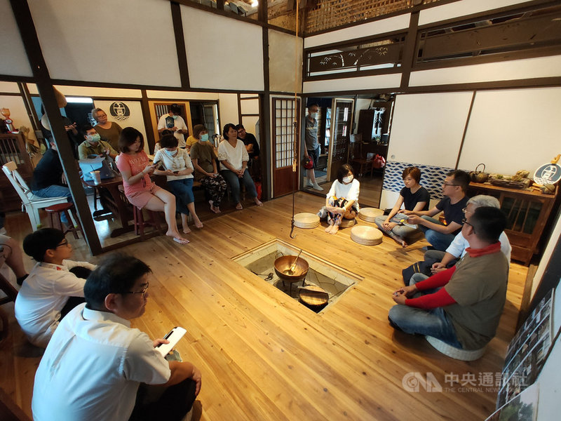 高雄市政府推動鳳山黃埔新村「以住代護」多年,營造出村落的文化藝術氣息。(市議員林智鴻提供)中央社記者王淑芬傳真 109年10月14日