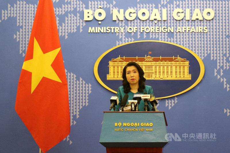 越南中部爆發洪災,截至發稿至少已36死、12失蹤,外交部長吳釗燮14日對越南表達慰問。越南外交部發言人黎氏秋姮15日回應,越方對那些向受災民眾「致以慰問的朋友、夥伴、個人及組織表達謝意」。中央社記者陳家倫河內攝 109年10月15日