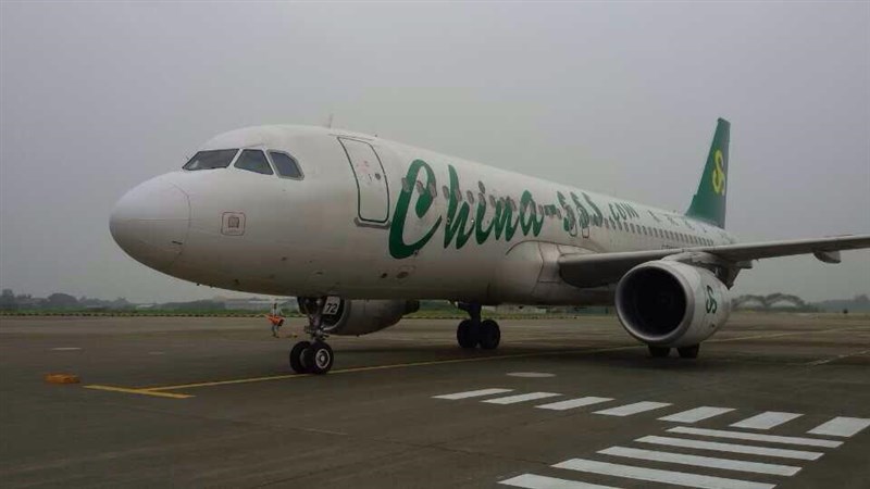 中國春秋航空公司一架班機日前以「乘客有精神類疾病情緒激動」為由拒絕一名憂鬱症患者登機,事後遭投訴引發熱議。(圖取自facebook.com/SpringAirlinesTW)
