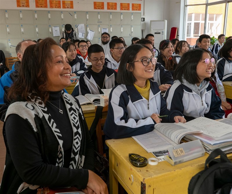 美國國務卿蓬佩奧15日表示,美方無法接受北京得以存在孩童教室中,因此要求美國孔子學院年底前全部關閉。圖為孔子學院課堂一景。(圖取自facebook.com/CIUSCenter)