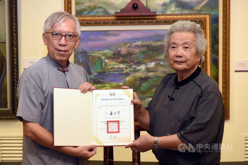 藝術家李元亨(右)12日辭世,享壽84歲。(文化部提供)中央社 109年10月18日