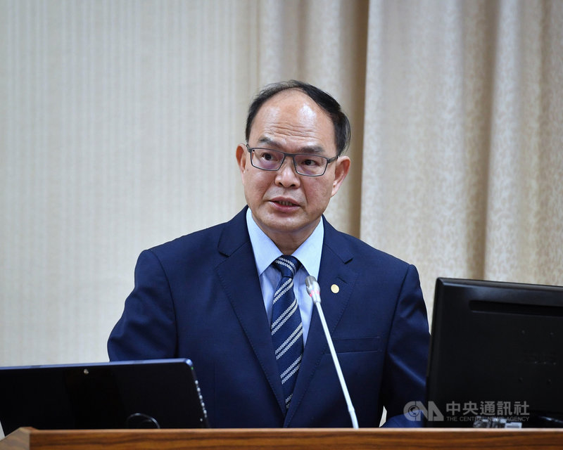 外交部政務次長曾厚仁(圖)19日赴立法院外交及國防委員會報告並備詢時證實,中國大使館人員闖入台灣駐斐濟代表處8日舉辦的國慶酒會,雙方發生肢體衝突。外交部已通電各駐外館處對中方攻擊性日益增強的「戰狼外交」作法提高警覺。中央社記者王飛華攝 109年10月19日