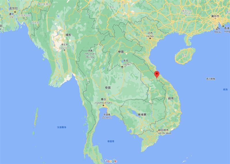 紐約時報指出,18日凌晨的土石流夷平中部濱海廣治省向蓬(紅點處)的一座軍營。(圖取自Google地圖網頁google.com/maps)