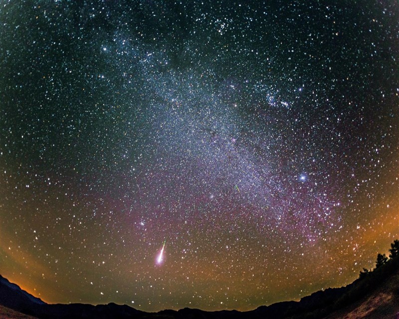 台北市立天文科學教育館說,獵戶座流星雨20、21日登場,預估每小時可看見20顆流星,為秋季最盛大流星雨。(圖取自台北市天文科學教育館網頁tam.gov.taipei)