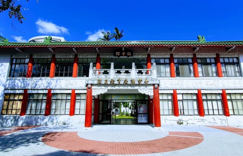 教育部所屬教育廣播電台轉播法國廣播電台節目,內容遭質疑「揚中貶台」。教育電台20日表示,已暫停轉播法廣節目。圖為北市中正區教育廣播電台外觀。(圖取自Google地圖網頁google.com/maps)