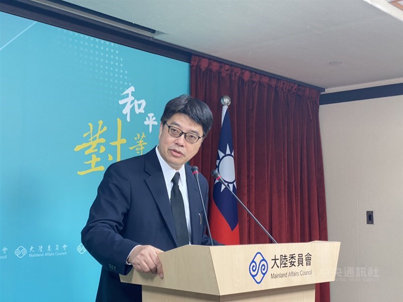 關於港女命案犯嫌陳同佳來台投案,陸委會發言人邱垂正(圖)22日強調,絕無使用其他議題來交換、交涉的考量。中央社記者賴言曦攝 109年10月22日