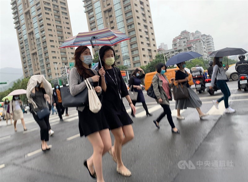 入秋首波霾害預計23日影響台灣,北部空氣品質為橘色提醒等級為主,午後中南部地區會逐漸出現揚塵現象。(中央社檔案照片)