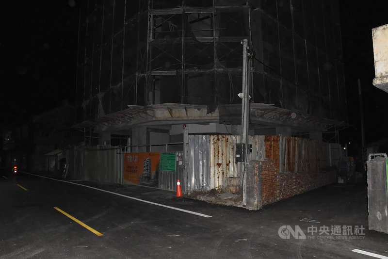 雲林縣西螺鎮14日發生一起槍擊案,留守工地施姓男子腹部中槍送醫,3名嫌犯作案後逃逸,警方調查為建案施工引糾紛;警方隔日先逮捕曾嫌歸案,開槍的黃嫌16日被發現竟身亡在西螺中沙大橋下工寮。警方22日晚間在台南市逮捕另一嫌犯莊男。(警方提供)中央社記者姜宜菁傳真 109年10月22日