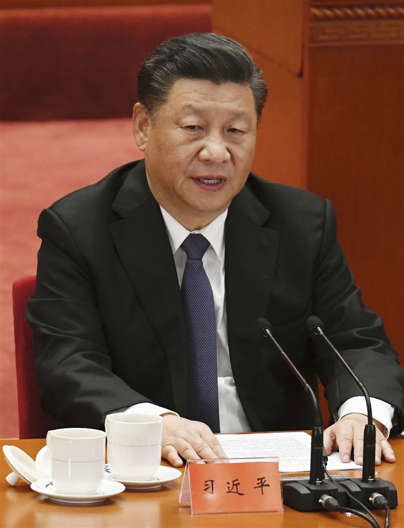 中共總書記習近平23日在抗美援朝70週年紀念大會時說,中國絕不允許任何人、任何勢力侵犯分裂領土,一旦發生,「中國人民必將予以迎頭痛擊」。(共同社)