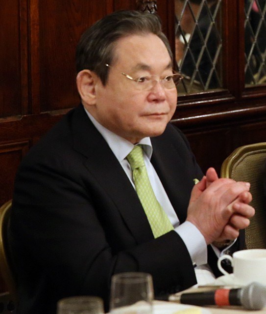 三星電子會長李健熙25日病逝,享壽78歲。(圖取自維基共享資源;作者:Republic of Korea,CC BY-SA 2.0)
