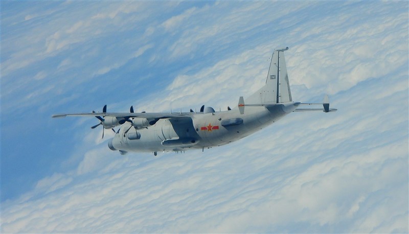 空軍26日表示,共軍一架運8反潛機、一架運8技術偵察機(圖)侵犯台灣西南防空識別區,空軍除派遣空中巡邏兵力應對,也實施廣播驅離、防空飛彈追蹤監控。(圖取自國防部網頁mnd.gov.tw)