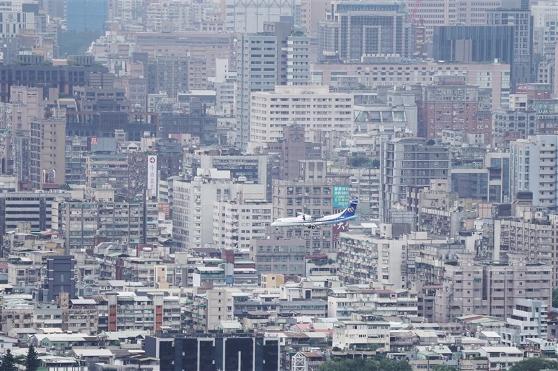 中央銀行26日公布9月房貸以及建築貸款餘額,不只雙雙續創歷史新高,房貸餘額年增率更衝上7.65%,寫下13年半以來新高紀錄。(中央社檔案照片)